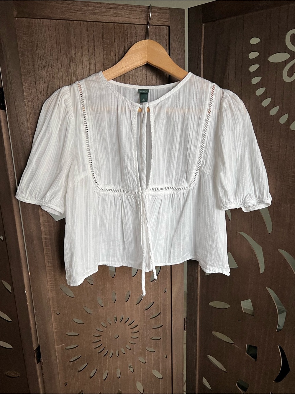 WILD FABLE Women's Puff Sleeve Flyaway Eyelet Blouse Bow tie front White M